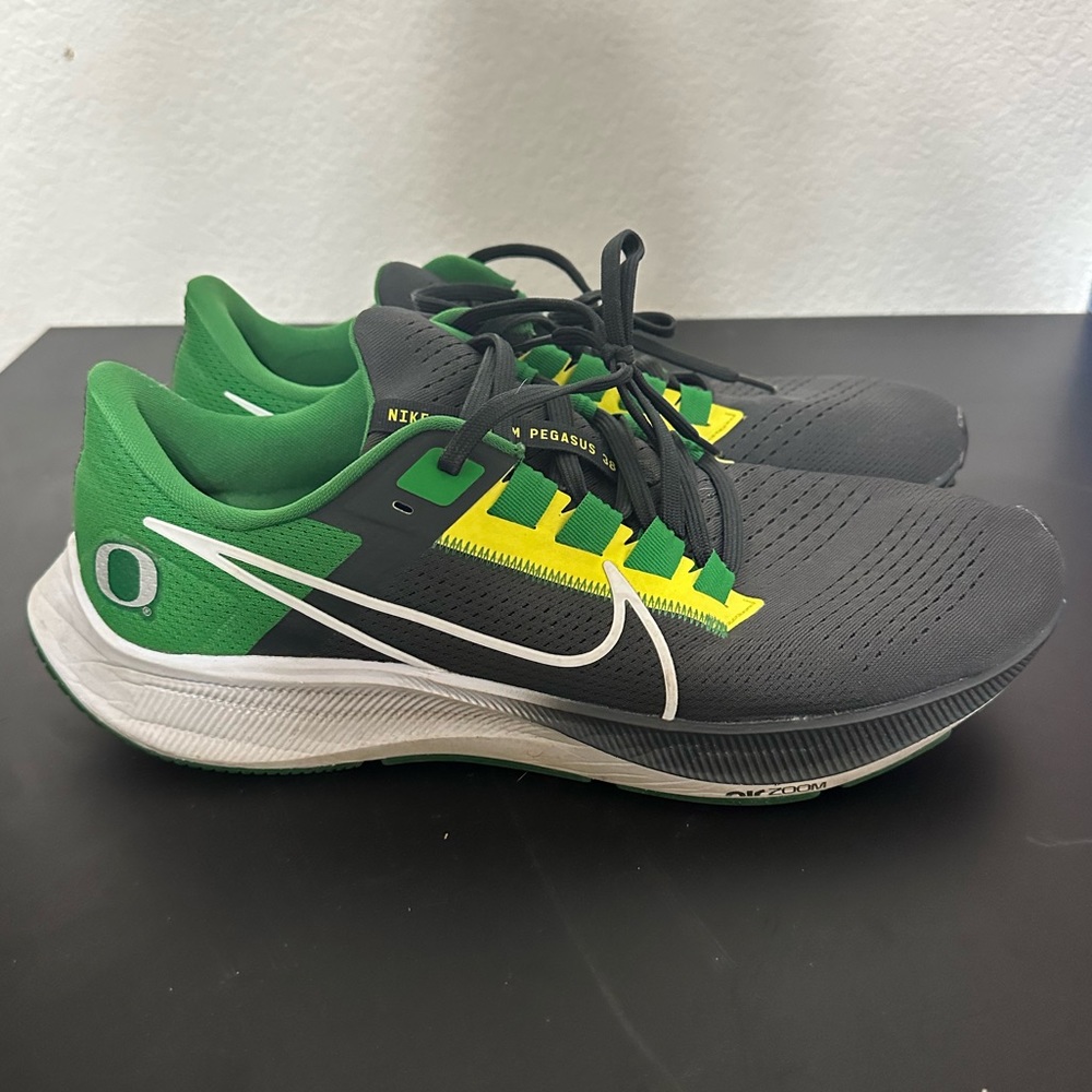 Nike Pegasus 38 Oregon (SIZE 13)